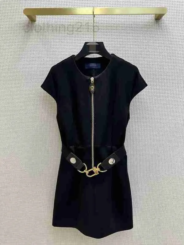 Basic & Casual Dresses Designer Elegant and playful dignified shoulder dropping, flying hidden meat small black dress with a round neck half zippered belt design 2MN0