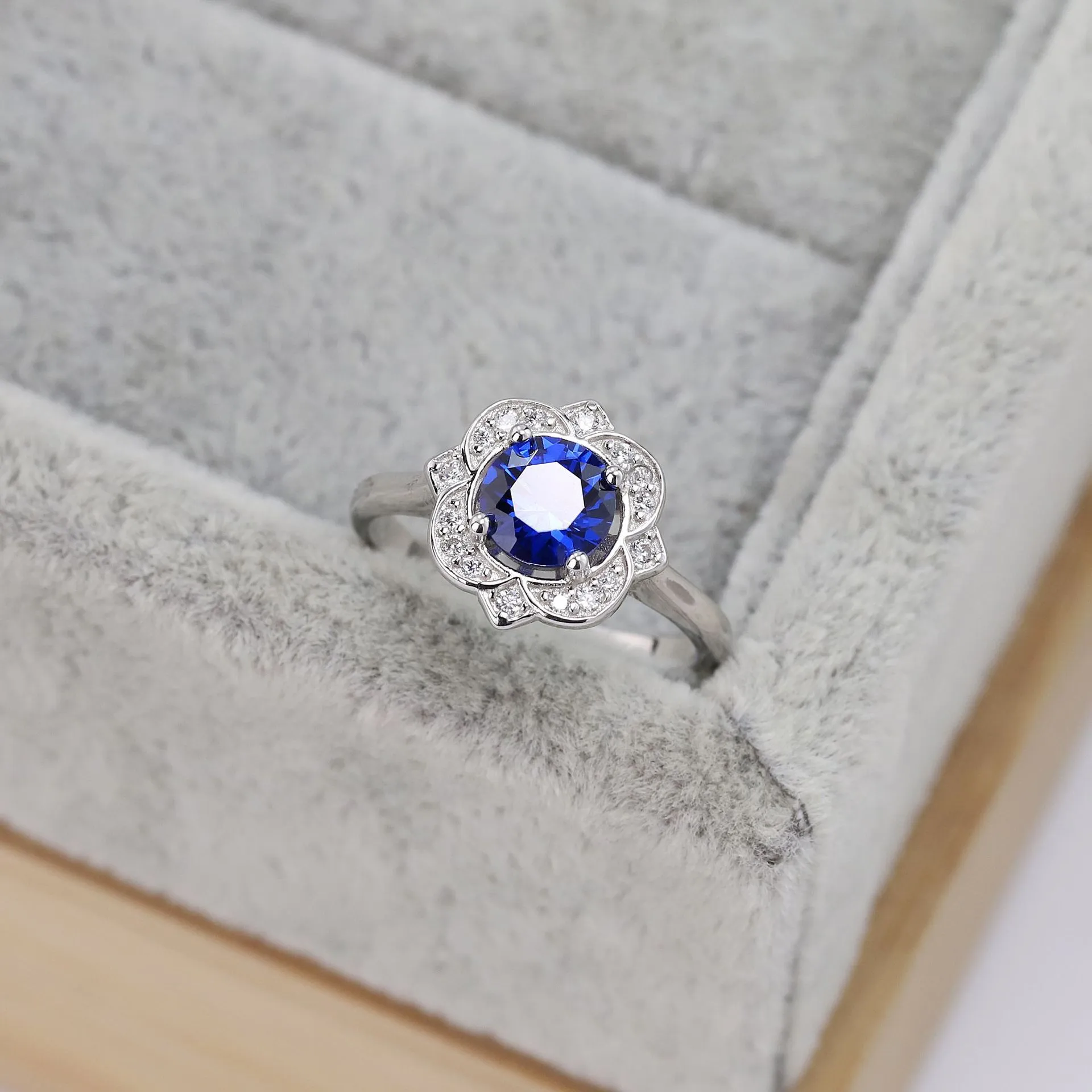 2023 Fashion New S925 Silver Ring Luxury Oval Blue Pagoda Stone Diamond Ring Elegante anello di fidanzamento personalizzato