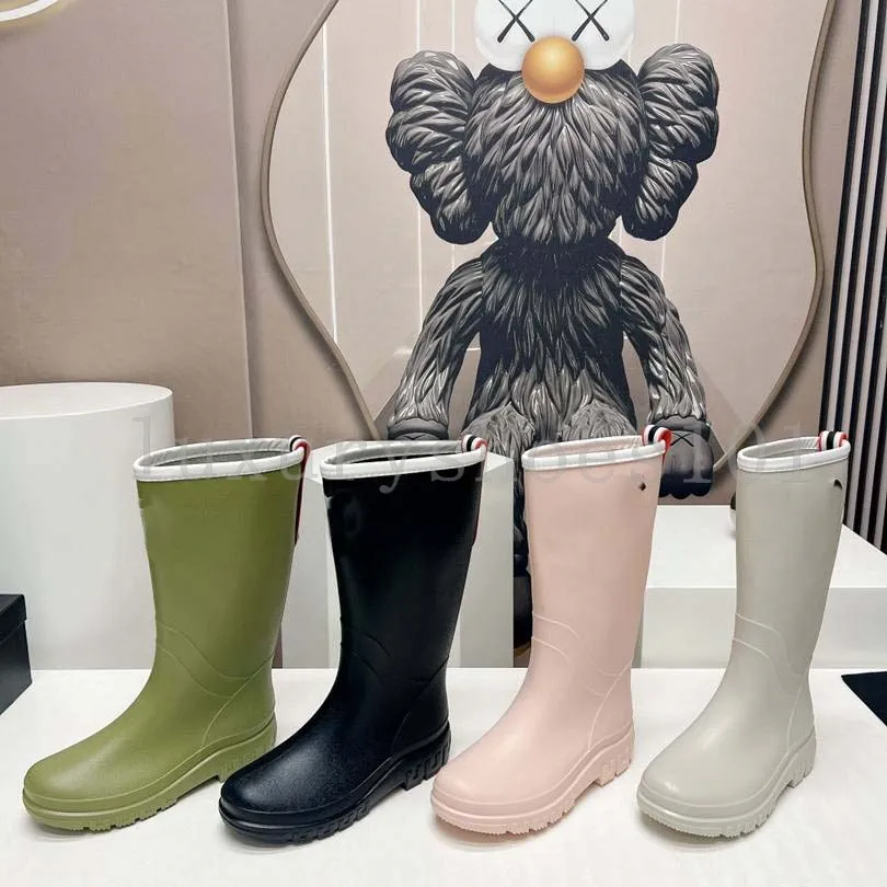 مصمم أمطار أحذية النساء أحذية سوداء ريف مطاطية الحذاء PVC Rainboots المظهر نشطة أعلى أخضر أبيض القدم أحذية المياه الناعمة