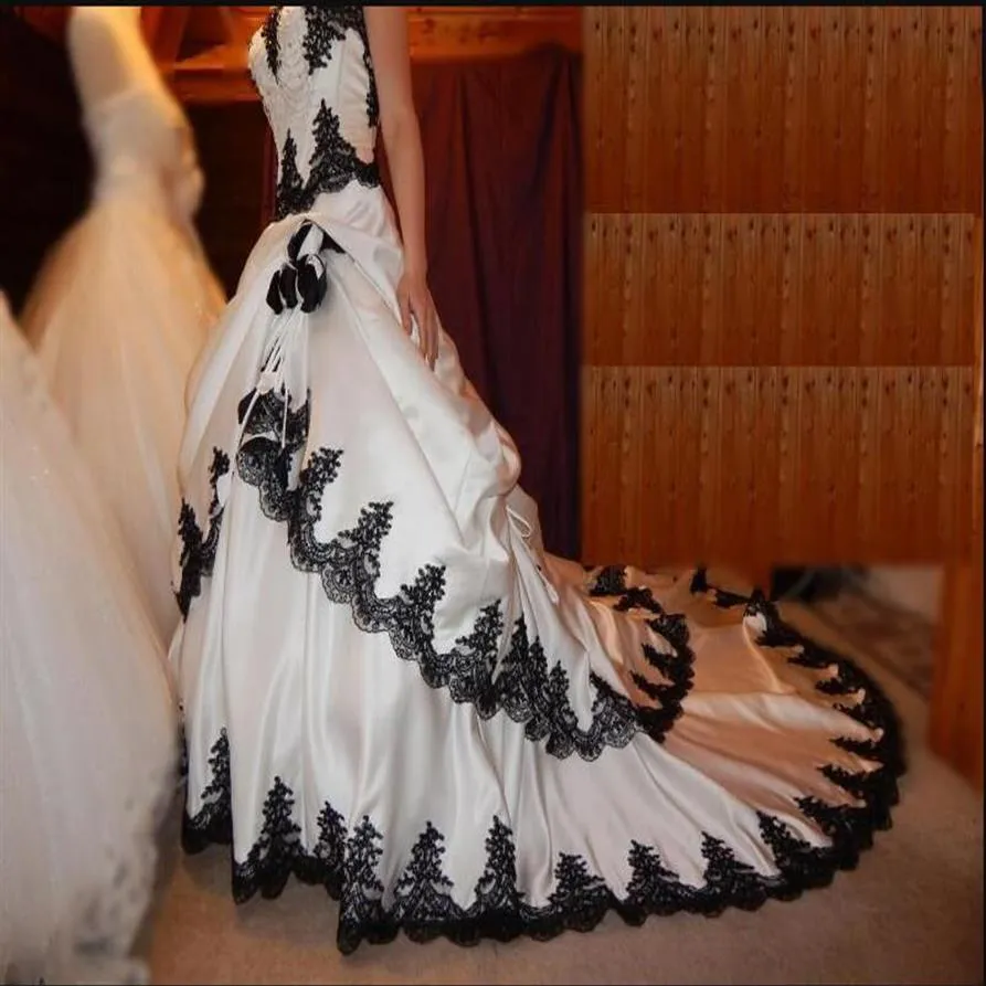 Robes de mariée noir et blanc dentelle gothique Applique Tiered Pageant robe de mariée longue dos à lacets Satin élégant mariage nuptiale Go243K