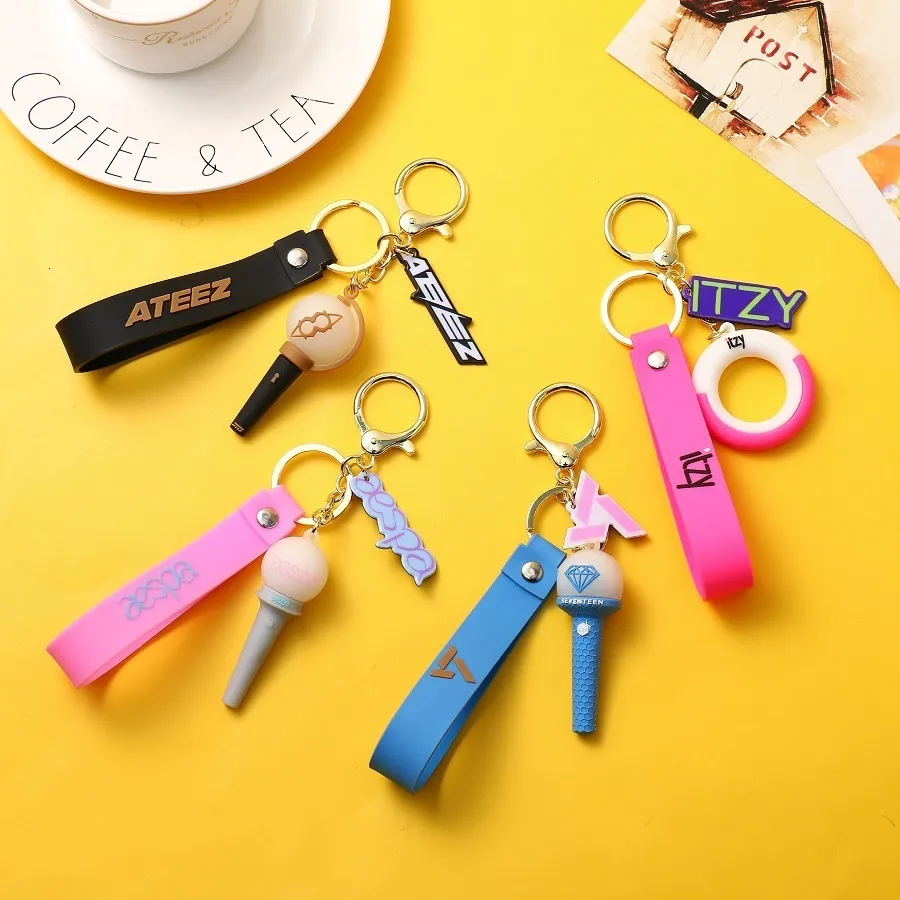 Plush Dolls Kpop TWICE AESPA ITZY Stray Kids Light Stick Keychains 3D Silicone Creative Keyrings Bag Pendant Key Tings Accessories 230807