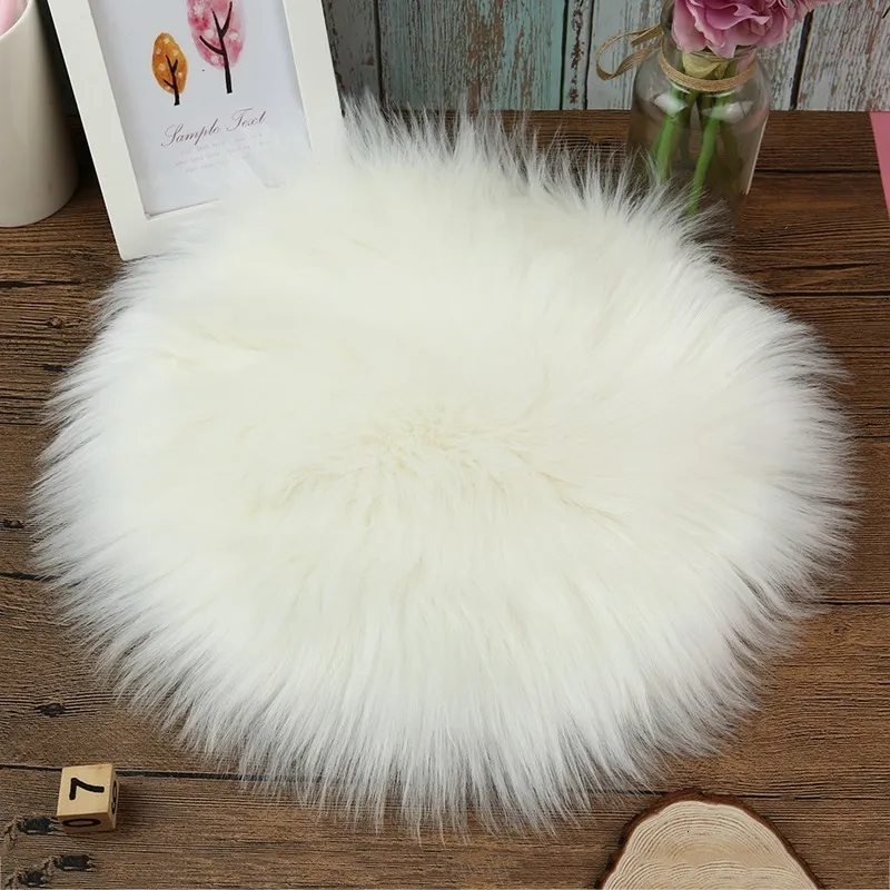 Carpets 30*30CM Soft Artificial Sheepskin Rug Chair Cover Bedroom Mat Artificial Wool Warm Hairy Carpet Seat Textil Fur Area Rugs 230804