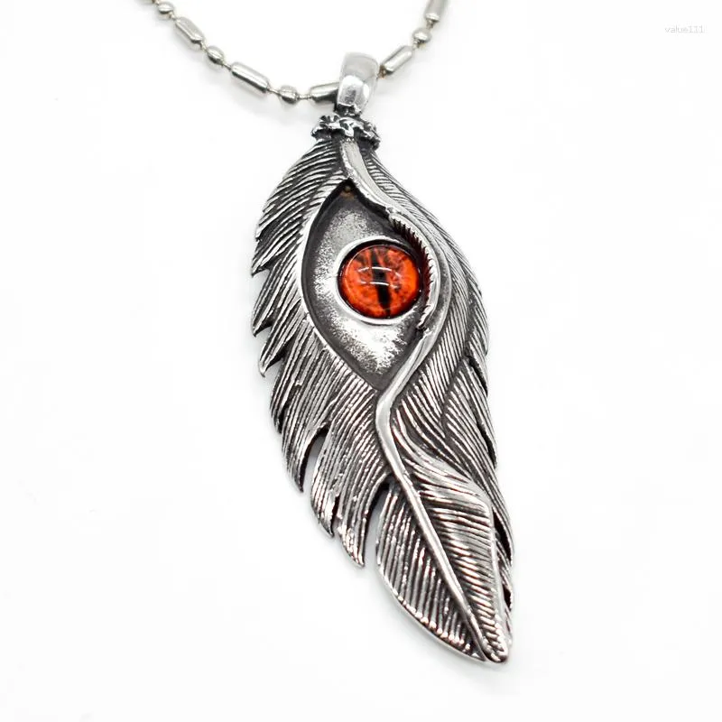 Подвесные ожерелья Amumiu Red Eye Feather Punk Men Jewelry Jewelry Entrabilount Sleeflace Casting Оптовые подарки для отца мужчины HP269B