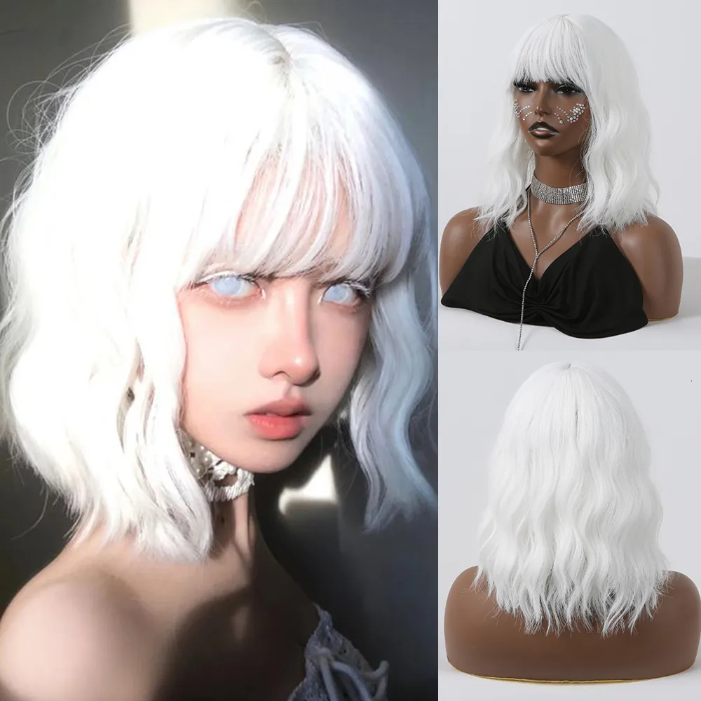 Perruques Synthétiques Longue Bouclée Ondulé Platine Blonde Blanc Lolita Perruque de Cheveux avec Frange pour Femmes Cosplay Fête Halloween Résistant À La Chaleur 230807