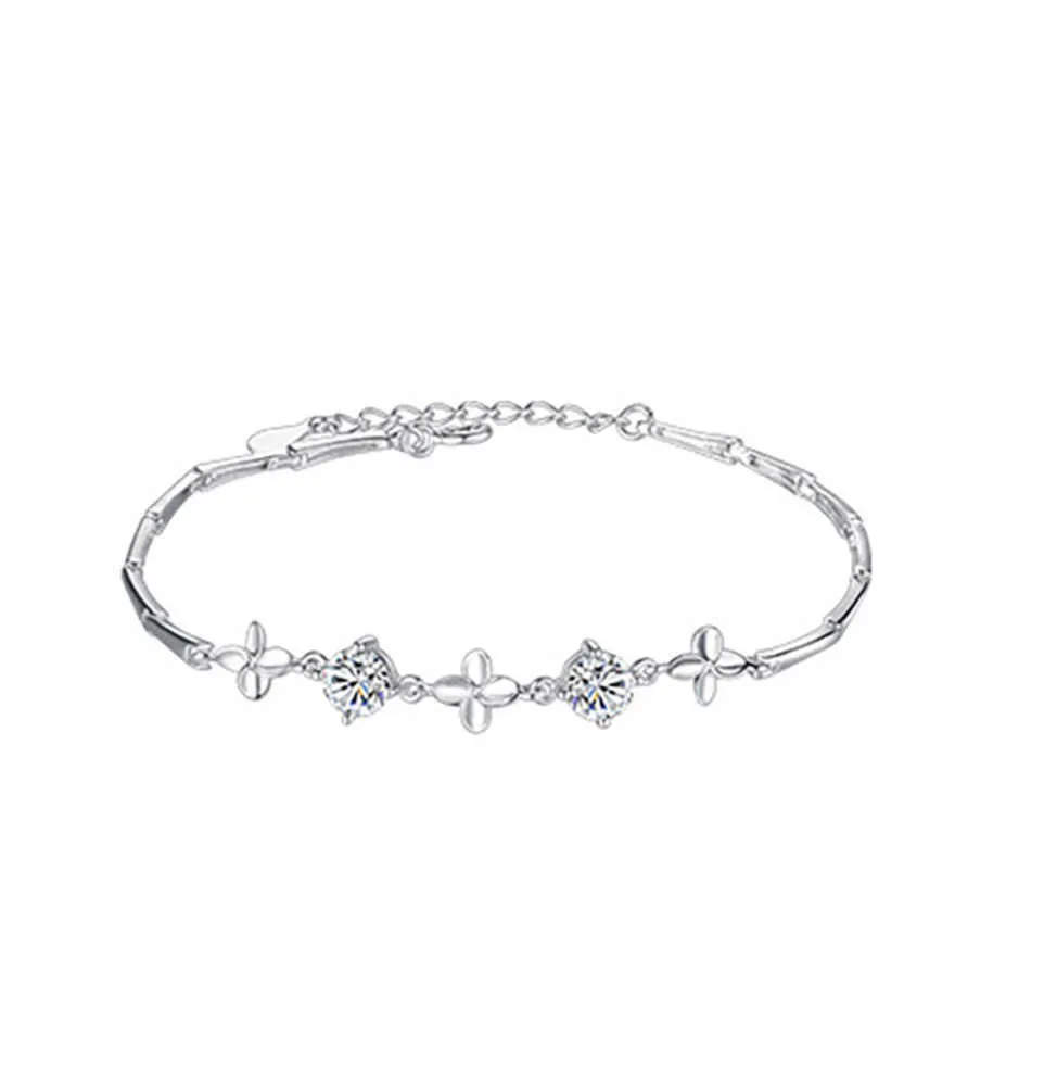 Gioielli di design S925 Bracciale a quattro foglie con zirconi in argento sterling, piccole foglie fresche di ornamenti incrostati di diamanti femminili