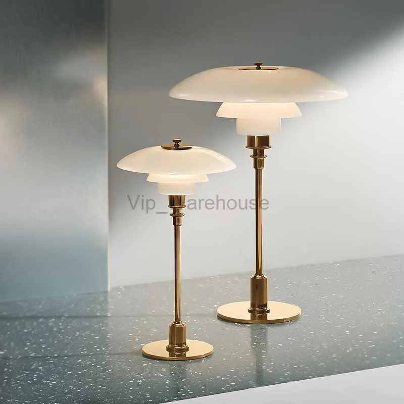 Nowa kreatywna szklana lampa stołowa salonka sypialnia dekoracyjna lampa Postmodernista HKD230808