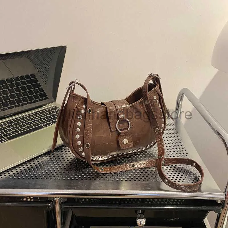 Shoulder Bags Small Bag for Women 2023 Spring New Crocodile Pattern Fashion Saddle Bag Mesh Red Rivet One Shoulder Crossbody Bagstylishhandbagsstore