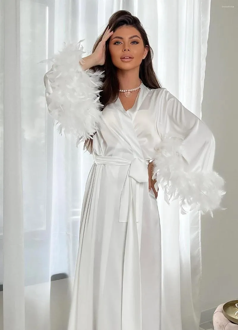 White Feather Bridal Robe Elegant Silk Kimono Bridal Sleepwear For Women Perfect Bridesmaid And Wedding Gift From Immortwine 31.73 DHgate.Com