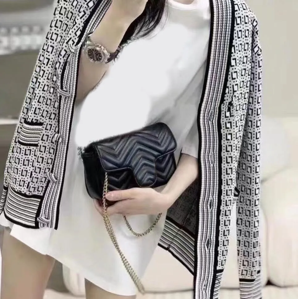 Spring Top Designer Women Sweater High-End Luxury F Letter Full Printed Button Cardigan Cardigan V-Neck Comfort and Warmth