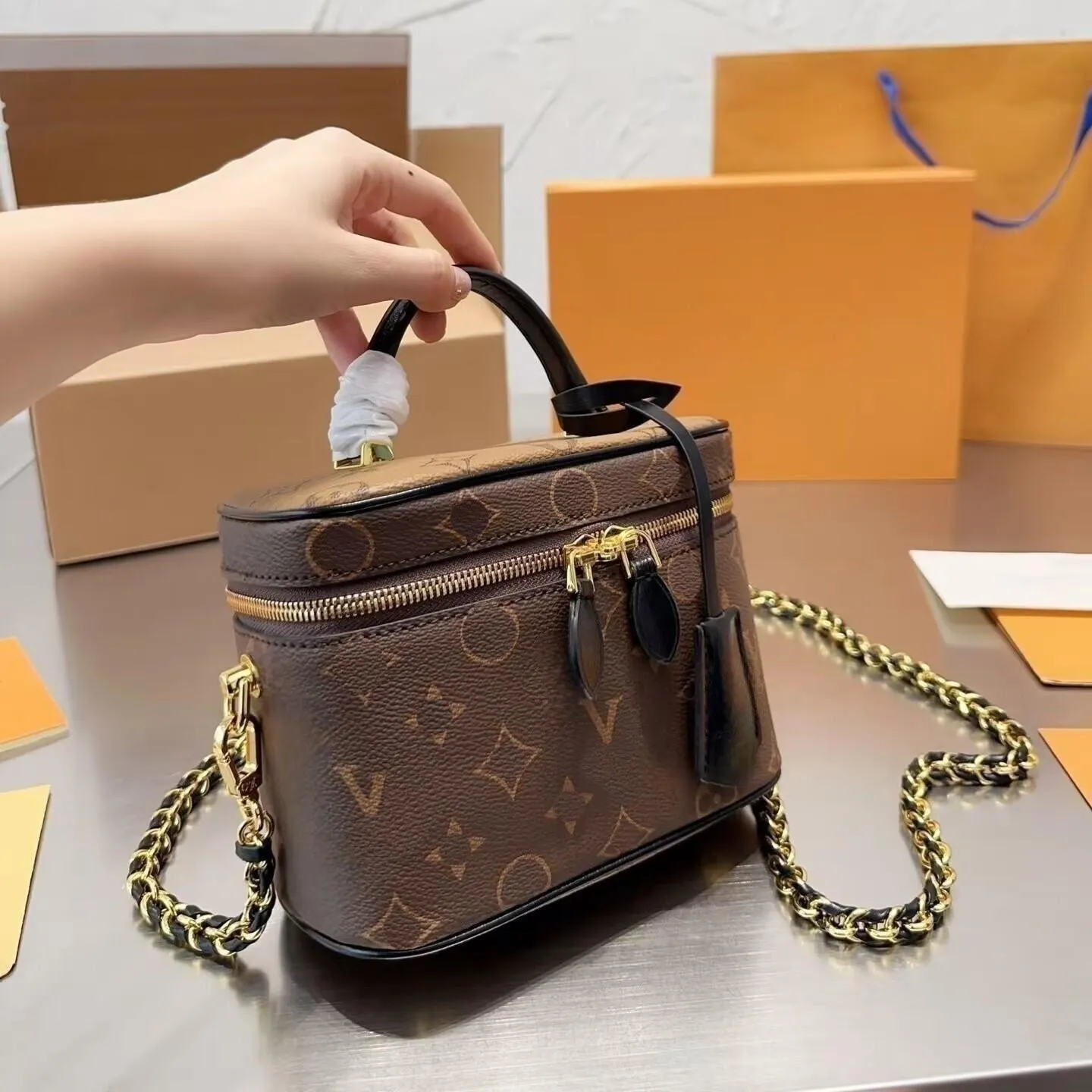 Designer Round Shoulder Bag For Women High Quality Cosmetic Tote