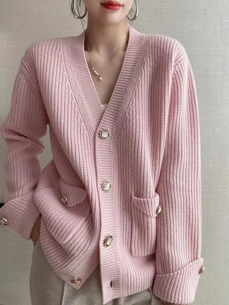 レディースニットティー冬の韓国ファッション女性のエレガントなソリッドピンクのアウターパールボタンニットVネックY2Kヴィンテージウォームセーター230807