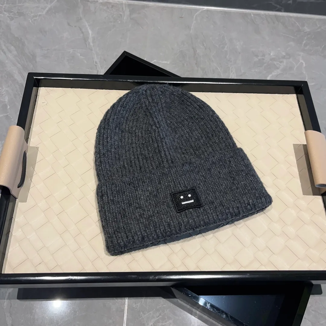 Women`s Autumn and Winter Warmth Designer beanie Hat Outdoor Vacation Travel Candy Color Knit casquette