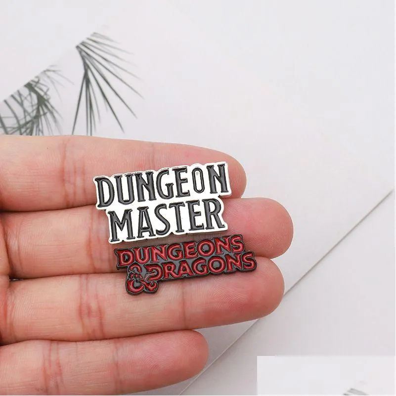 Acessórios para desenhos animados Dnd Dungeon Master And Dragon Esmalte Pin Custom Broche Bag Clothes Lapel D20 Badge Drop Delivery Baby Kids Mater Dhjaz