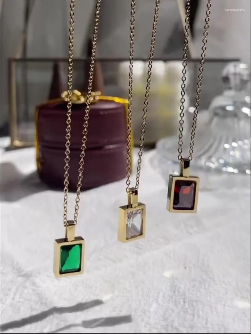 チェーンhiyee lightury luxury Compact Square Color Necklace Fine Titanium Steel Plated 18K Real Gold CollarBoneチェーン