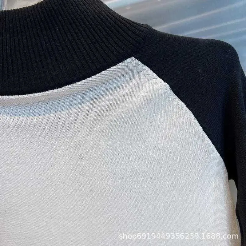Grundläggande casual klänningar Designer P Family 23 Summer New Black and White Contrast Zipper Knit Coat Sports Versatile Top 4E6J