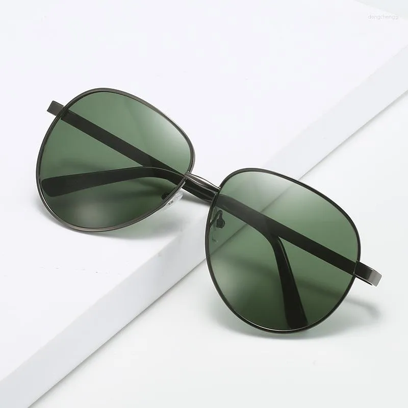 Солнцезащитные очки поляризованные модельерные очки солнцезащитные кремы и ветропроницаемые для мужчин.