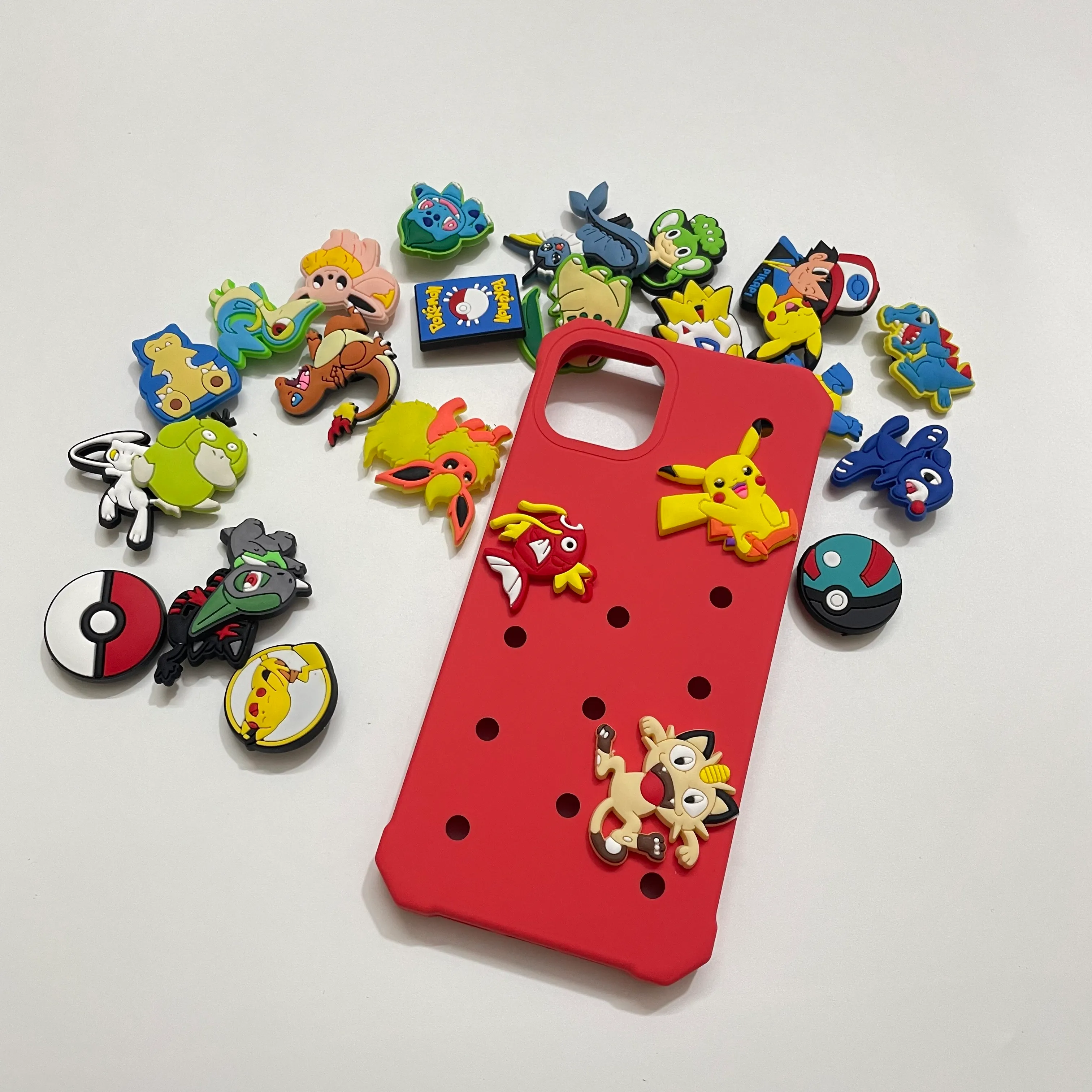 CAIXA DE TELEFONE DIY POKEMON Charms Série POKEMON Furo Capa de telefone Decoração Presente Pequeno Ornamento para Celular Mais Recente Capa