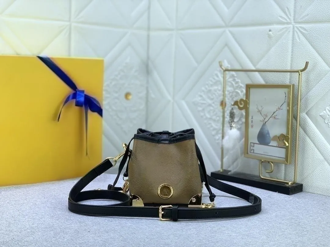 9 dni nadchodzą luksusowa torba na ramię w torbie crossbody crossbody torba do wiadra projektant mini torba 2023 Stylowa urocza damska celebrytka internetowa z tym samym obowiązkiem