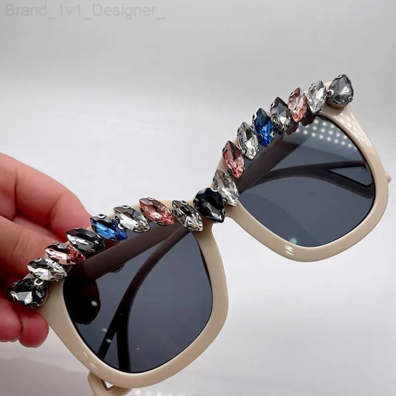 2023 New Diamond Sunglasses Ladies Brand Designer Party Ladies Glasses Rhinestone Season Pearl Eyewear Lunette De Soleil Femme L230816