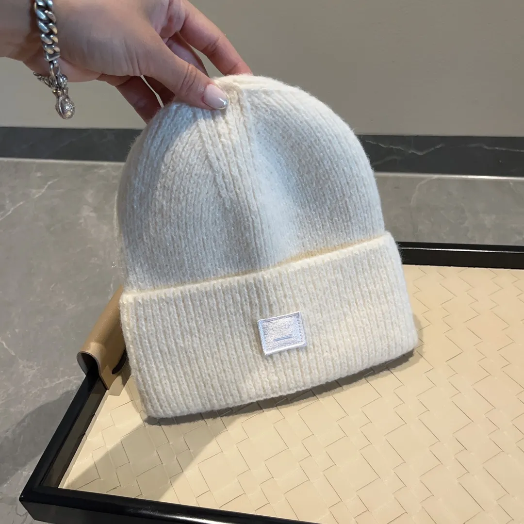 Women`s Autumn and Winter Warmth Designer beanie Hat Outdoor Vacation Travel Candy Color Knit casquette
