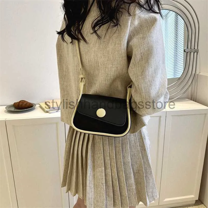 Omuz çantaları popüler düz renkli çanta 2023 bahar yeni trend moda bir omuz basit crossbody casual banliyö eyer bagstylishhandbagsstore