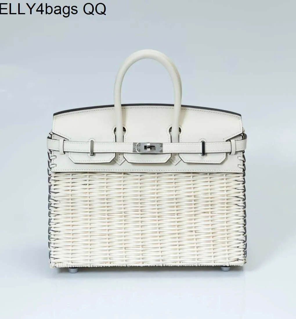 Handwoven Wicker Handbag - Chic Bamboo Bag for Travel