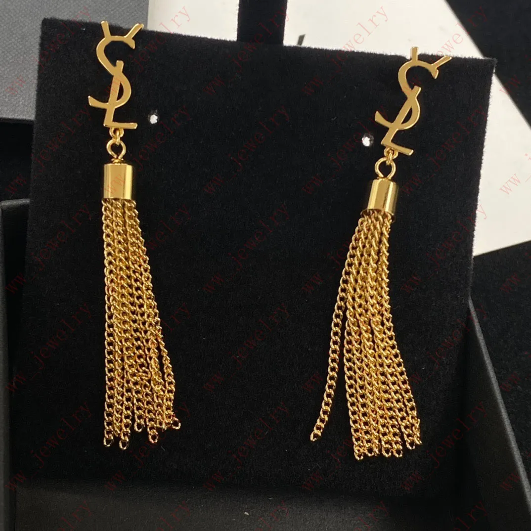 Boucles d'oreilles en chaîne à franges avec alphabet doré classique Dangle Chandelier pour dames, incontournables de la mode pour les banquets, les mariages, les bals, les fêtes