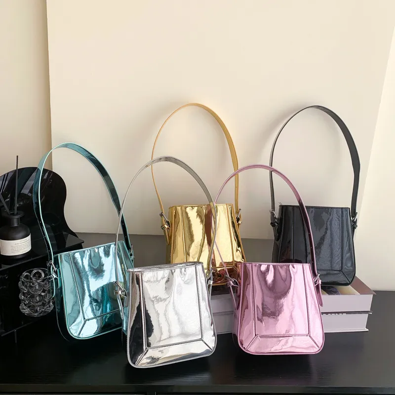 Kvällspåsar 2023 Summer Fashion Patent Leather Women s Underarm Bag Bright Color Ladies Female Casual Shopping Bolsa 230807