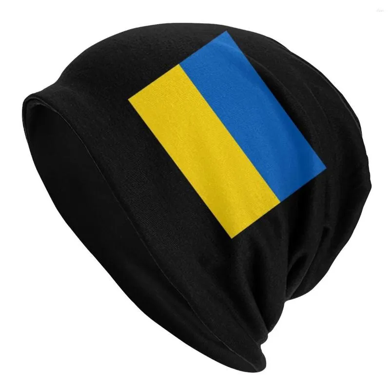 Basker ukraina flagga ukrainska skallies mössor hattar avslappnade män kvinnor utomhus mössor varm användning