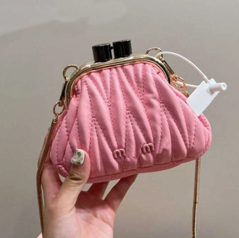 Lüks klip çanta Miu Tasarımcı Omuz Çantaları Kadın Moda Zinciri Crossbody Cüzdan Mini Hamurlu Çantası Elçi Eşek Avrupa ve Amerikan Modası