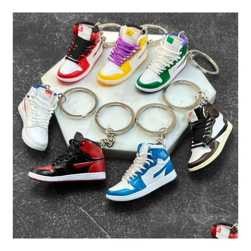 Pièces de chaussures Accessoires Designer 83 Styles Chaussures de basket-ball 3D Porte-clés Baskets stéréoscopiques Porte-clés pour femmes Sac Pendentif Mini Sport K