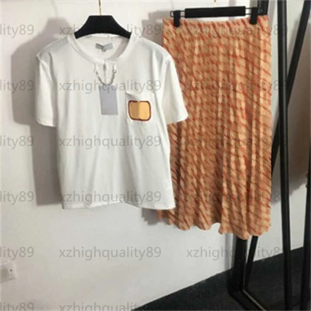 女性ファッション2ピースドレスTシャツセットデザイナー服チェーン装飾Vレターポケット短袖Tシャツハイウエストハーフスカートデザイナーレディース55