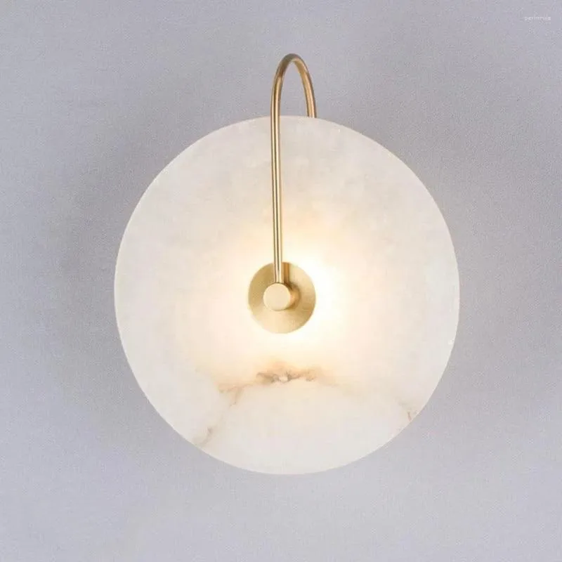 Vägglampa alabaster sconce nordisk rund naturlig marmor lampskärm metall interiör europeisk stil vardagsrum