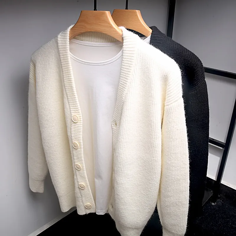 Maglioni da uomo Cardigan lavorato a maglia bianco di alta qualità di lusso moda uomo maglione vintage cappotto uomo autunno casual maglione coreano allentato uomo 230807