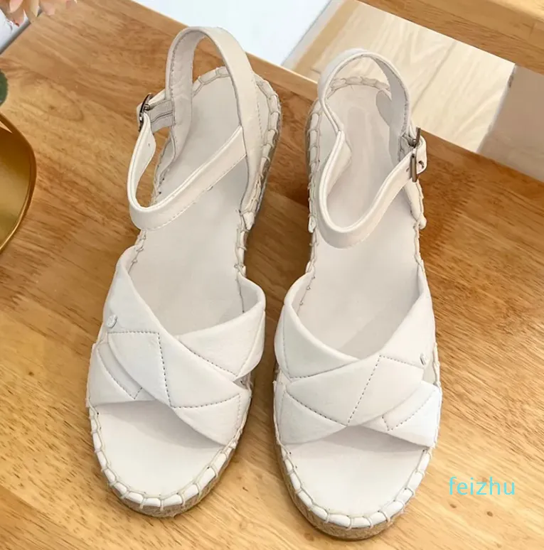 Sandali con zeppa in pelle da 80 mm Pantofole con tacco scivolano sulla piattaforma scarpe aperte a punta incrociate Calzature di fabbrica di sandali firmati di lusso da donna