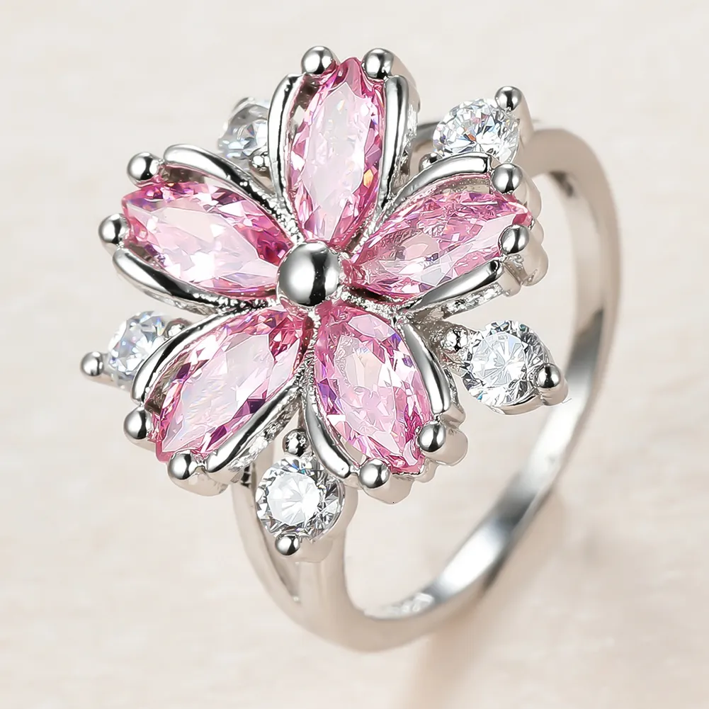 Bröllopsringar söta kvinnliga rosa kristallstenring charm silver färg tunna bröllopsringar för kvinnor läckra brud blomma zirkonförlovningsring 230808