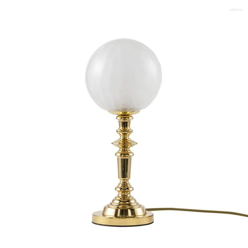 Lampade da tavolo Vintage Nostalgic Gold Studio decorato da tavolo Sfera di vetro smerigliato Luci da scrivania in ottone Lampade da comodino camera da letto