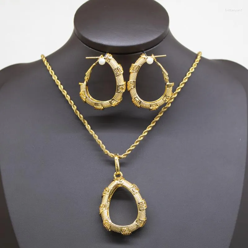 Ketting Oorbellen Set 18K Goud Kleur Voor Vrouwen Ovale Hanger En Bruiloft Accessoires Nigeria Bruid Mode-sieraden Cadeau