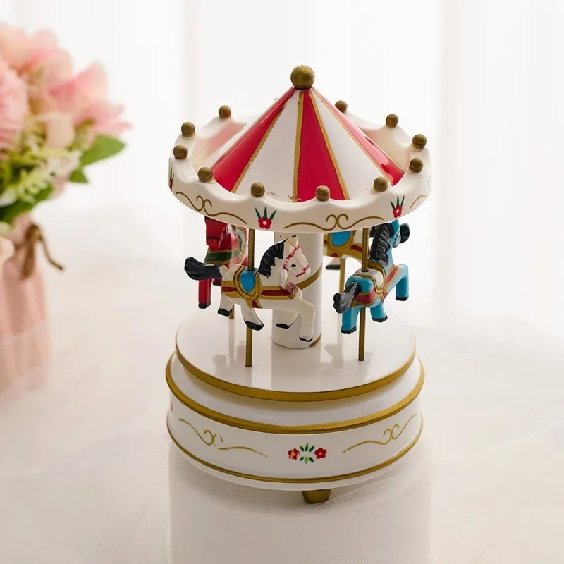 Dekorativa föremål vardagsrum Dekoredskrivbordstillbehör Merrygoround Miniature Creative Home Decoration Carousel Music Box Ornament Statue Gift 230809