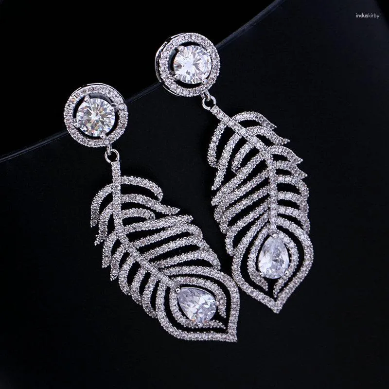 Boucles d'oreilles pendantes arrivée Clear CZ boucle d'oreille entièrement bijou à la mode en forme de plume longue bijoux de mode