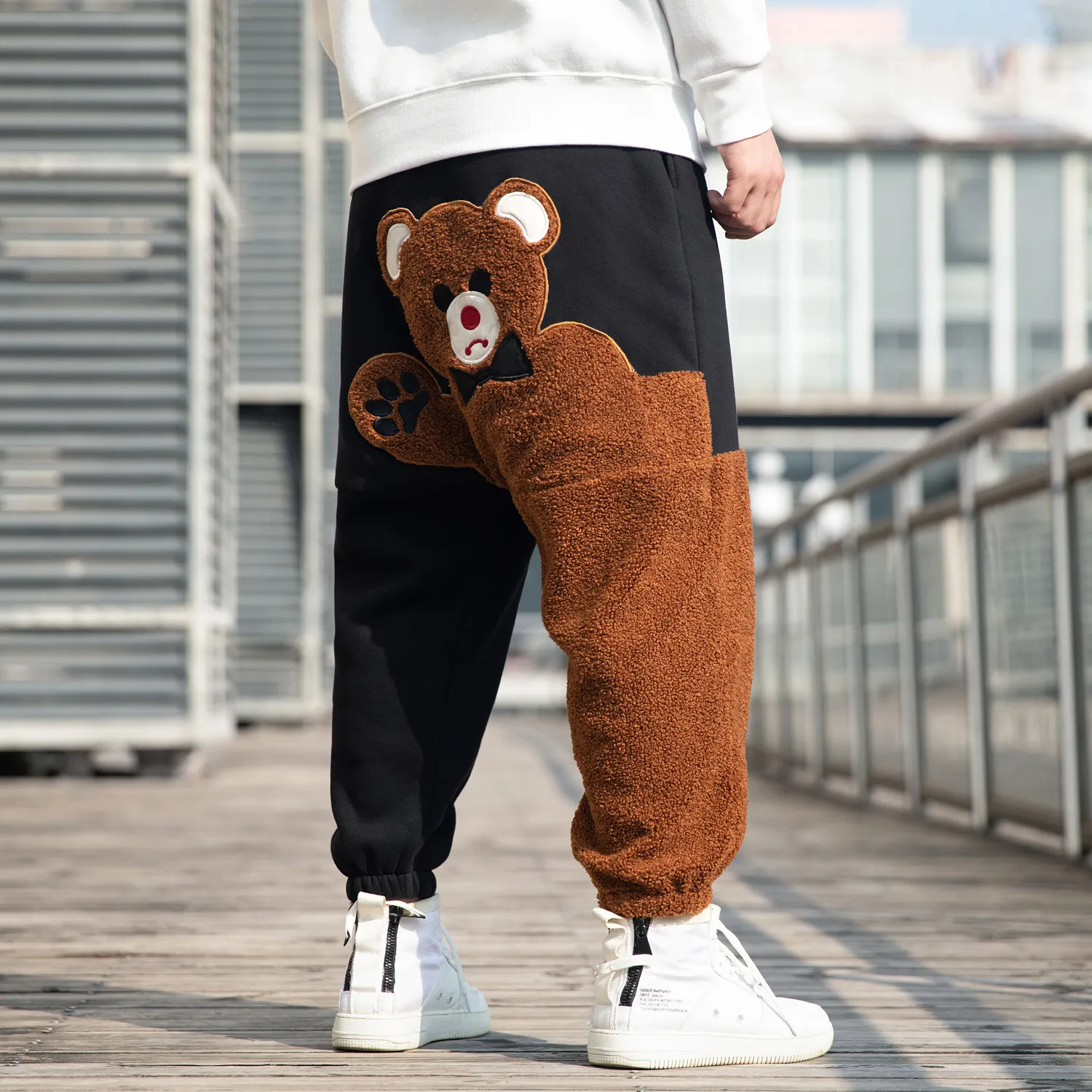 Pantaloni da uomo Fashion Bear Cartoon Pattern Fleece Pantaloni casual Autunno Inverno Allentato Plus Size Hip Hop Pantaloni da jogging Streetwear Abbigliamento uomo 230808