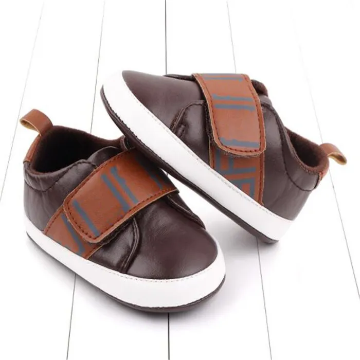 Designer babyskor nyfödda pojkar flickor första vandrare småbarn spädbarn casual skor brev barn sneakers 0-18 månader