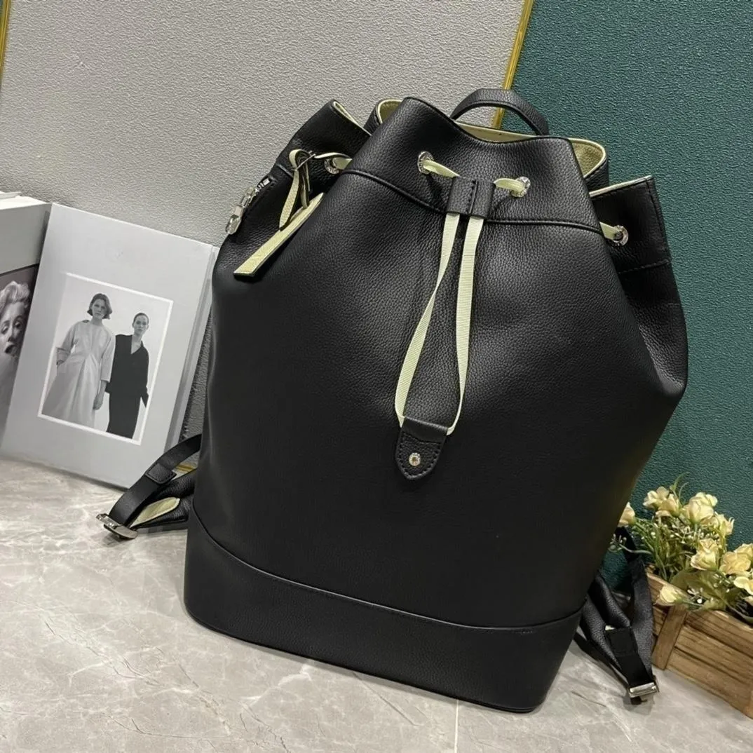 Дизайнерский рюкзак с большим рюкзаком рюкзак для ноутбука.