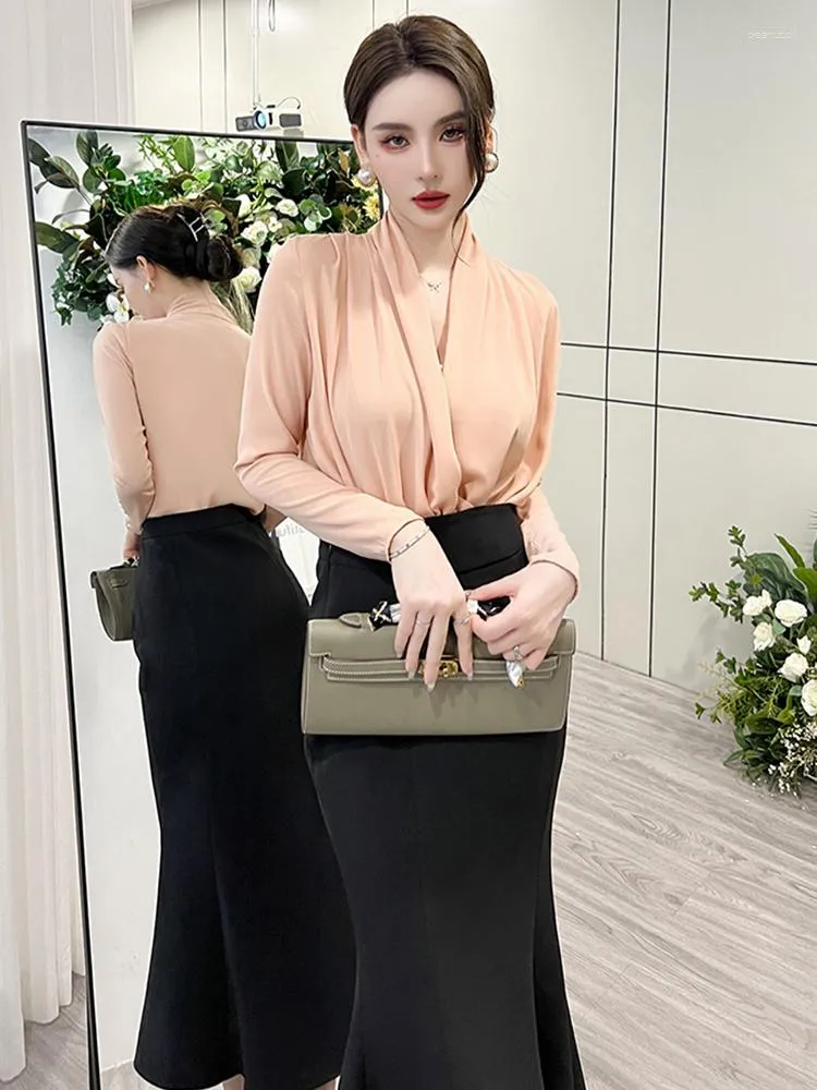 Kvinnors blusar Spring Elegant Casual Office Lady Shirt for Women 2023 Solid Black White Pink Chiffon Långärmlikar Folds Tops Femme Loose