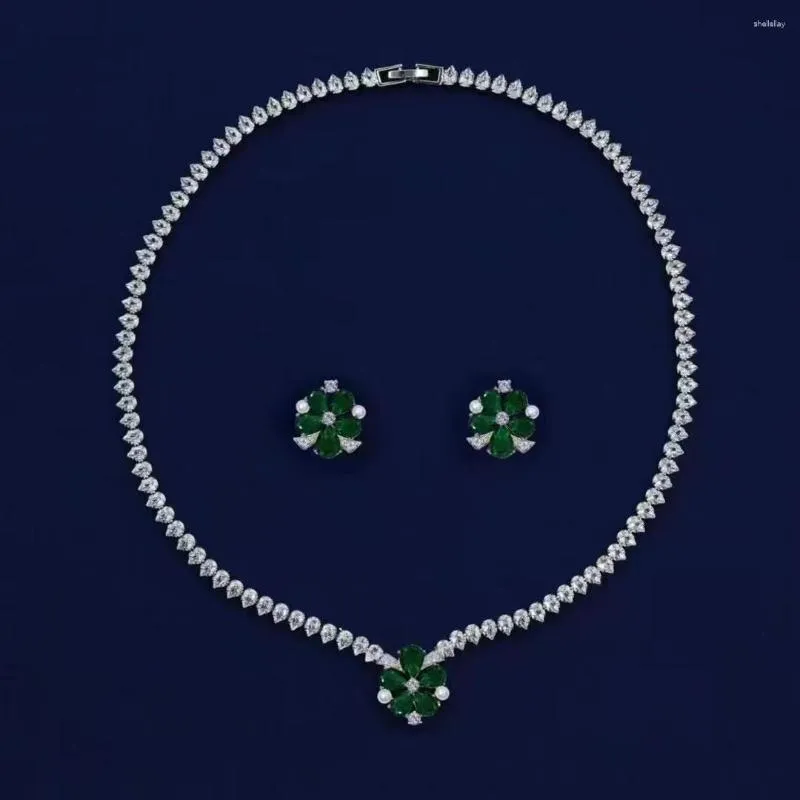 Orecchini di collana che impostano eleganti splendide splendide zirconia cubica signore regali di fiore design luccicante abiti egrili con cristallo completo