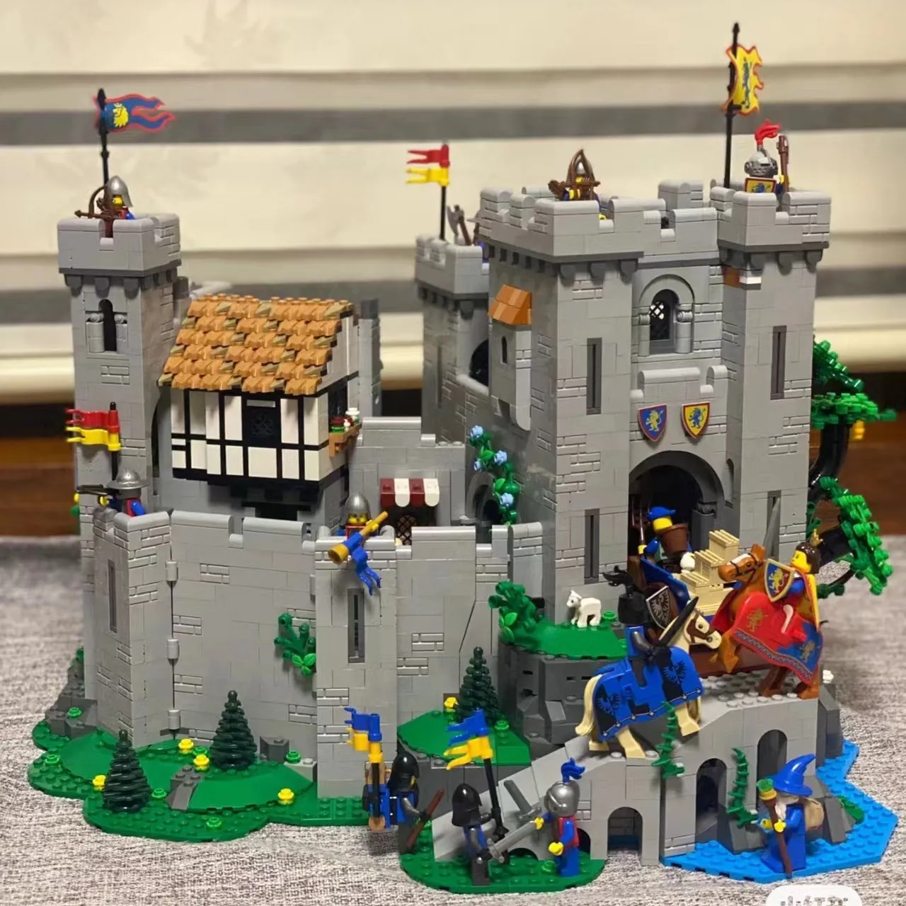 Трансформационные игрушки роботы Creative 10305 Castle Knights Building Blocks Bricks DIY Военная война 4514pcs ИКОНЕ ИКОНА для детей Рождественские подарки 230809