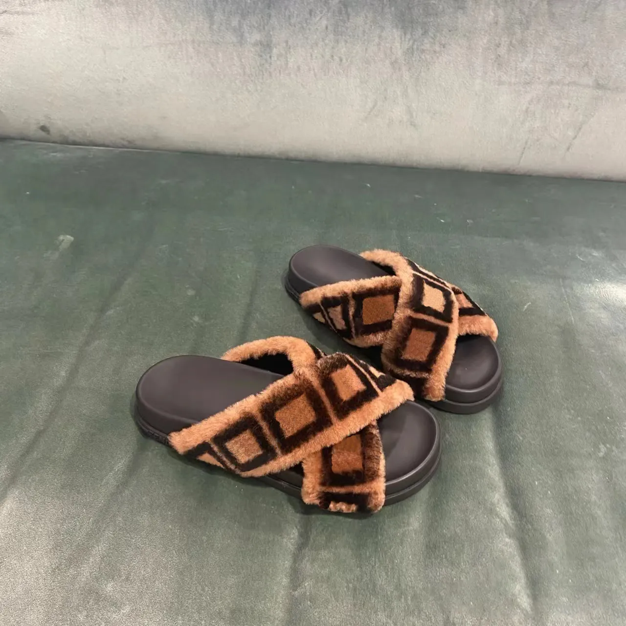 High Quality Teddy Bear Sandale Fuzzy Sandal Heel Platform Fur