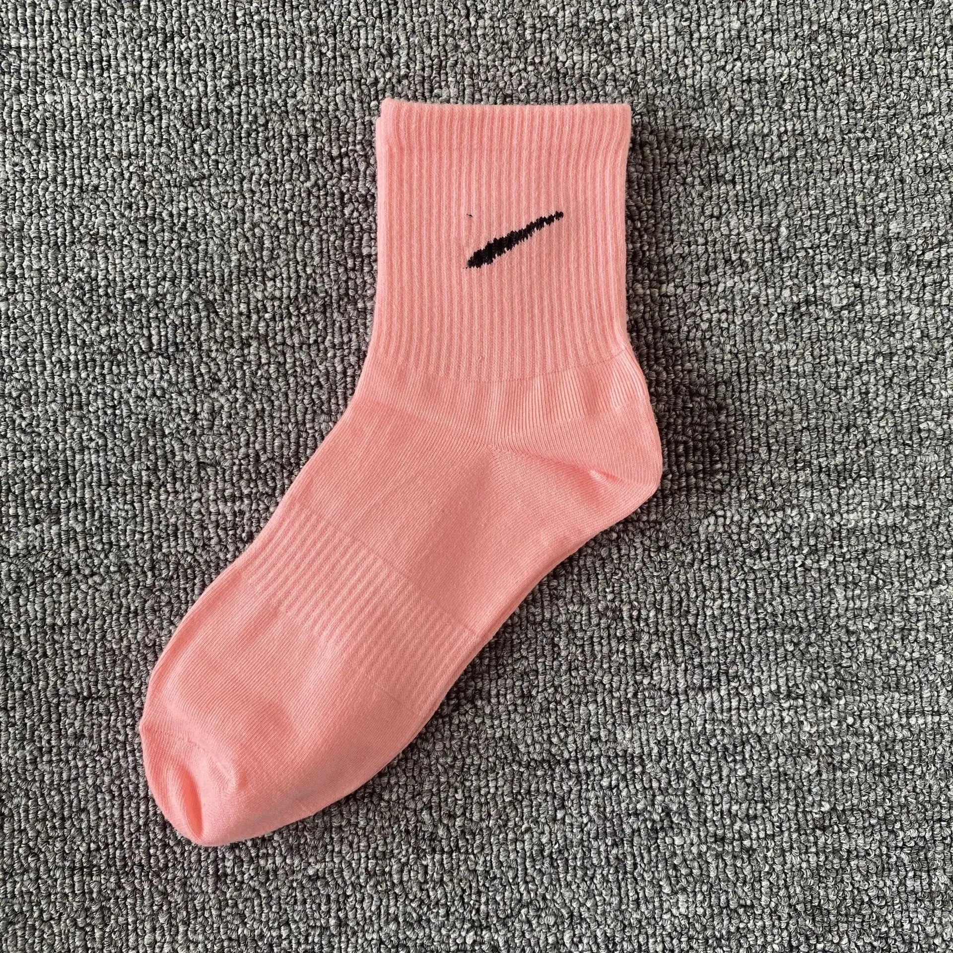 High Quality Breathable 100% Cotton Green Sports Socks For Men And Women  Available Perfect For Jogging, Basketball, Football And School Cute Gift  Box Included Style L5 From Clothing1713, $12.95