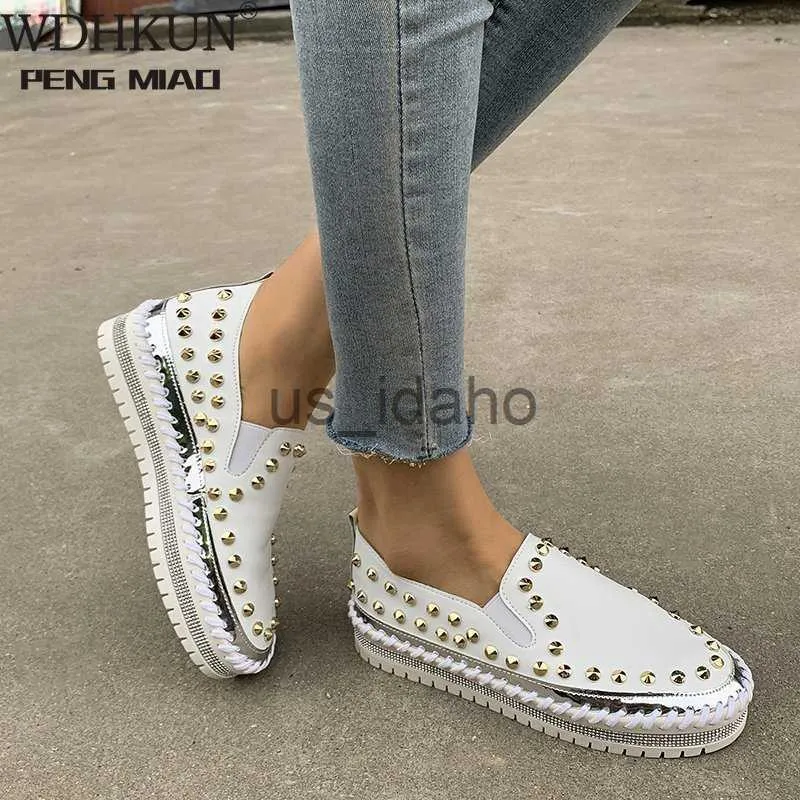 Dress Shoes Women Flats Shoes Casual Studded Flats Luxury Brand Loafers Unisex Shoes Slip on Big Size 41 42 43 Spikes Studded J230808