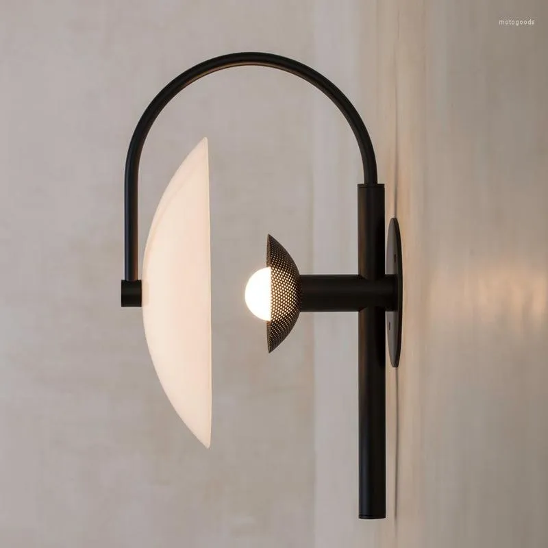 Vägglampa nordisk metall modern stil designer belysning möbler vardagsrum sovrum kök el armatur fixtur